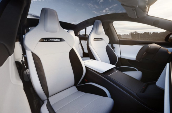 特斯拉为Model S Plaid推出全新运动座椅 无需额外付费